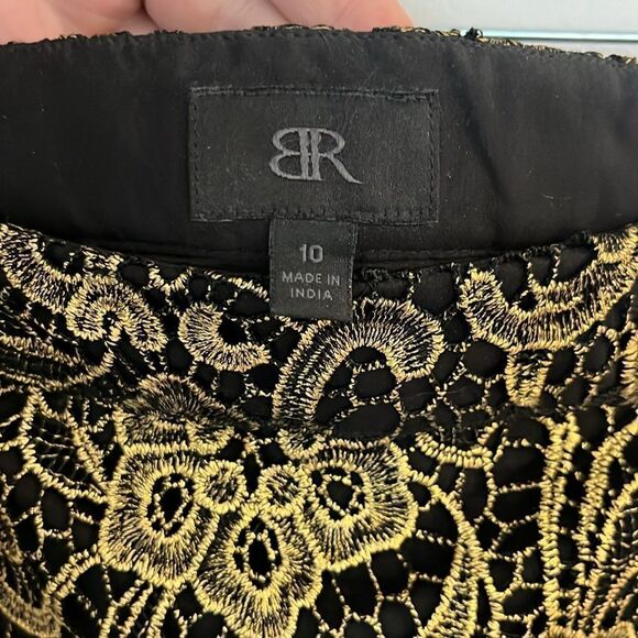 Banana Republic black and gold lace mini skirt - Picture 2 of 4